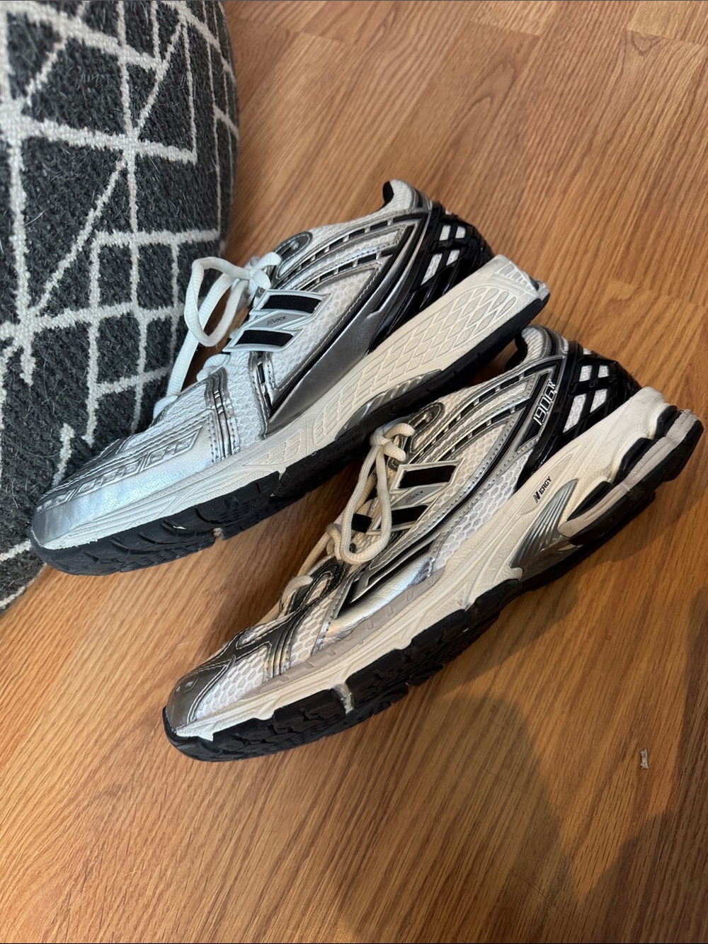 New Balance Men’s Silver and White Mesh Lace-Up Sneakers - Picture 3 of 4